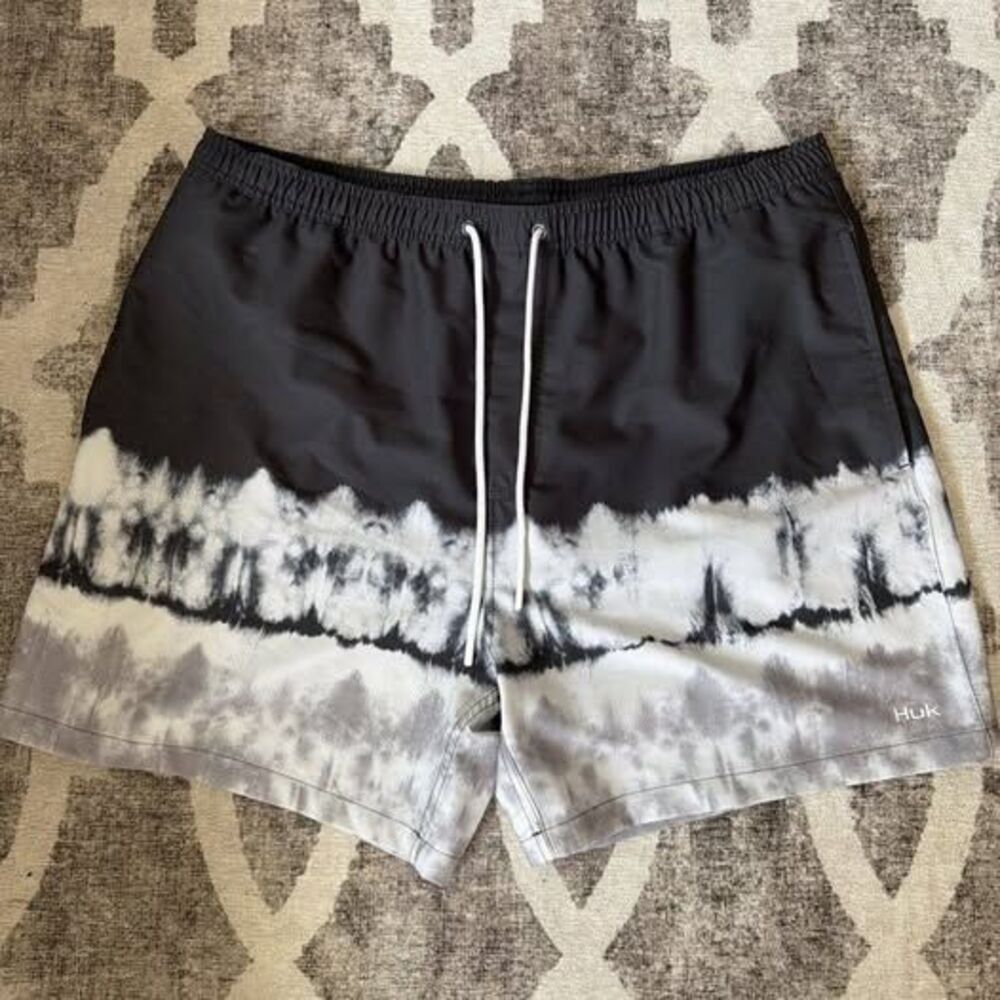 Huk Fishing Pursuit Volley Shorts Salt Dye Men's XL Swim Trunks Mesh 5.5" Inseam